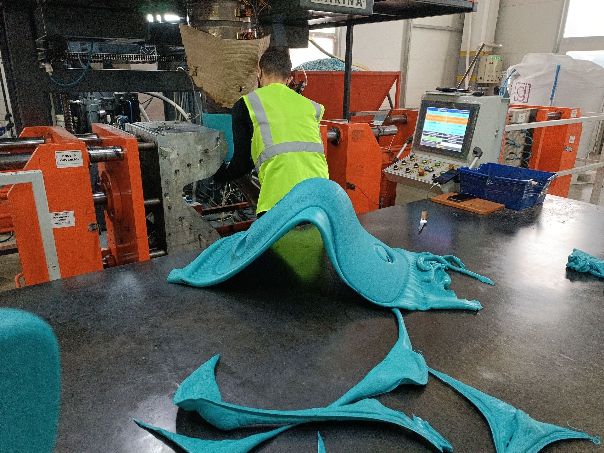 Okul Sırası İmalatı: Dayanıklılık, Ergonomi ve Kalite Süreci